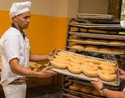 Panaderos desestiman alza en precio del pan ante mediación del MICM