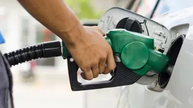 Comienzan a bajar los precios de los combustibles en RD