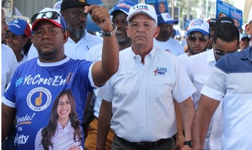 Realizan marchas en SDN solicitando la reelección del presidente Luis Abinader Corona