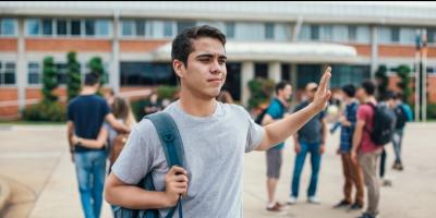 "El Fenómeno de los jóvenes que dejan la escuela para ser influencers: ¿beneficio o riesgo?"