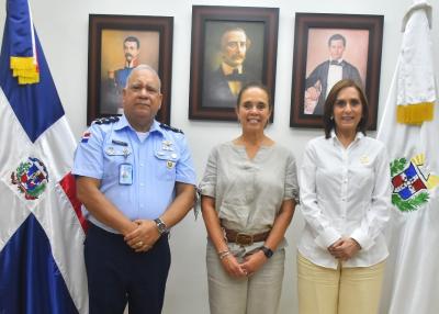 Escuelas Vocacionales recibe delegación del Comando Sur de EE.UU. y ADEOFA